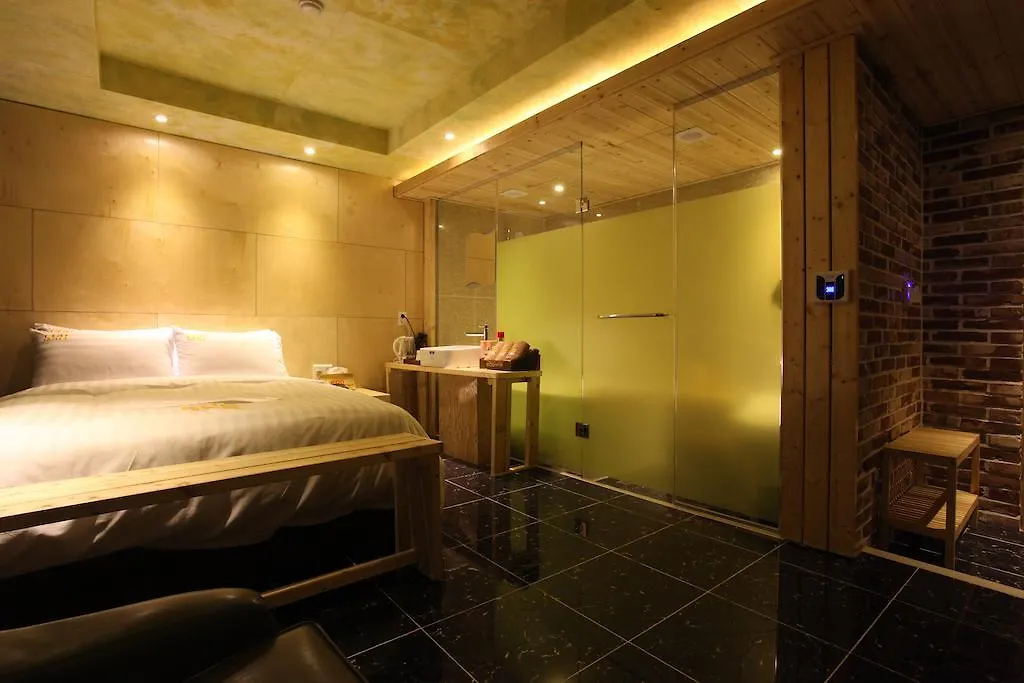Eco Hotel Gimpo 2*,